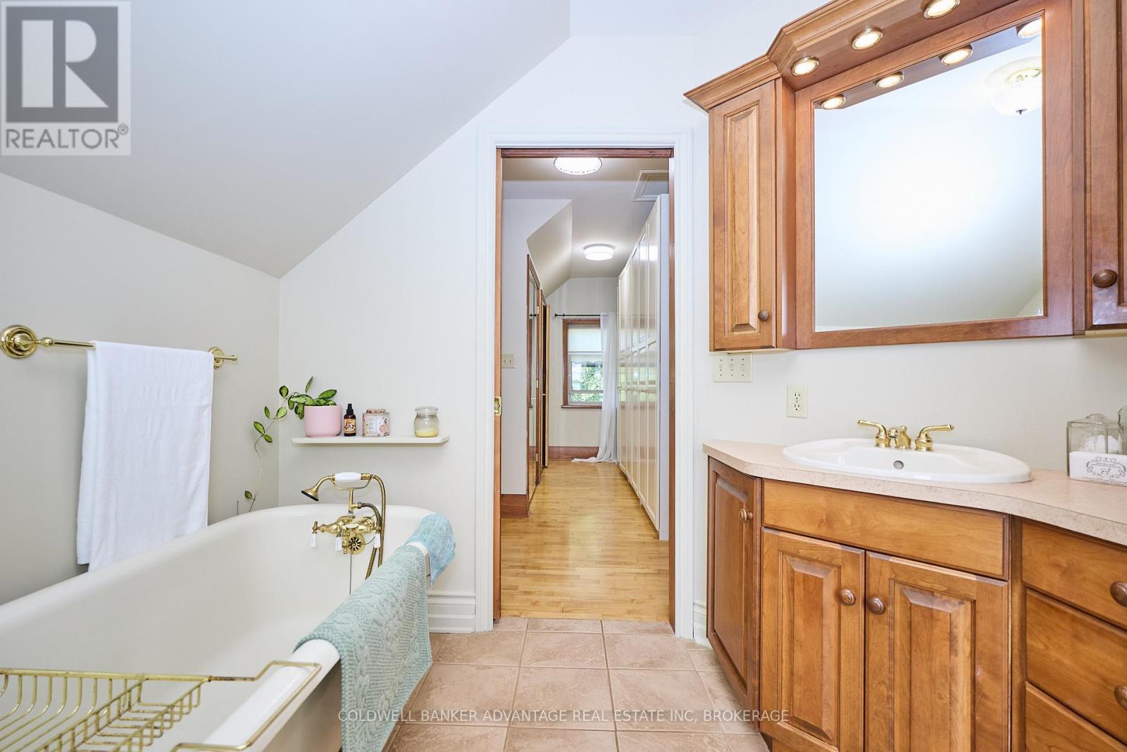 4698 Sandy Cove Drive, Lincoln (Lincoln Lake), ON - Indoor Photo Showing Bathroom
