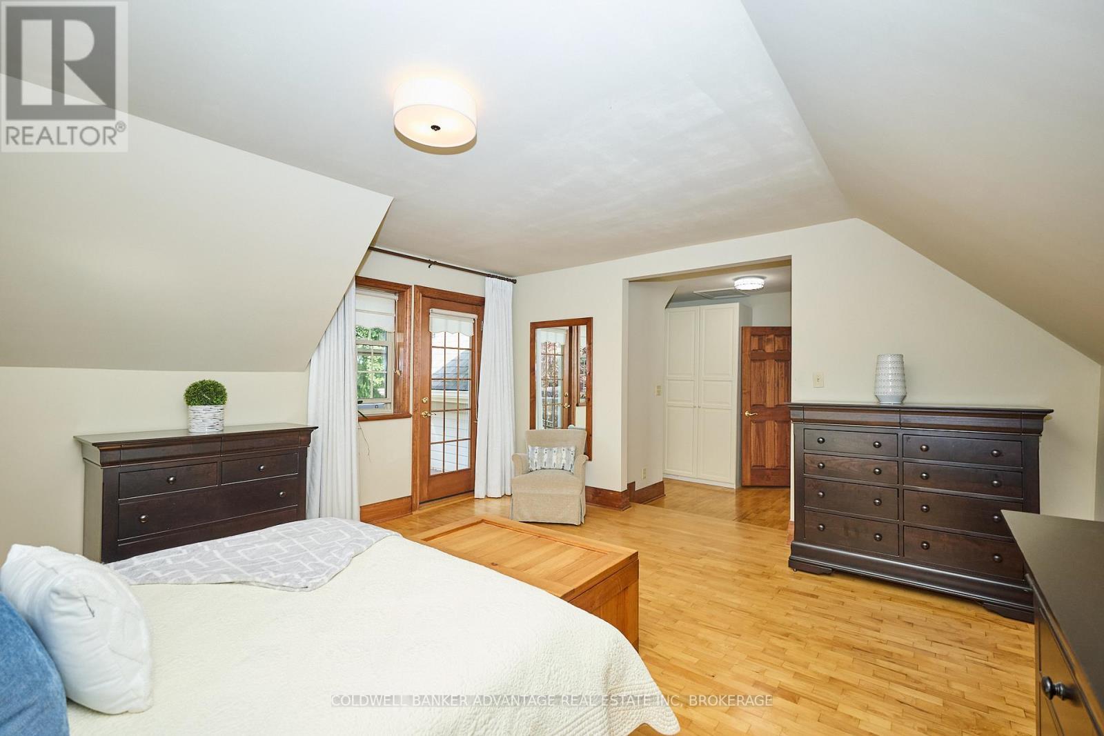4698 Sandy Cove Drive, Lincoln (Lincoln Lake), ON - Indoor Photo Showing Bedroom