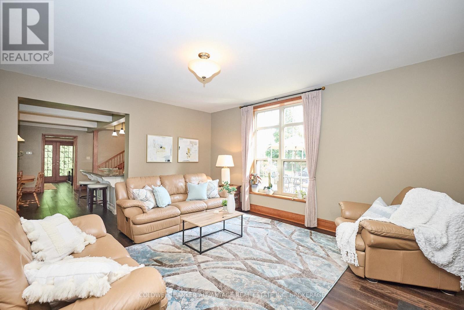 4698 Sandy Cove Drive, Lincoln (Lincoln Lake), ON - Indoor Photo Showing Living Room