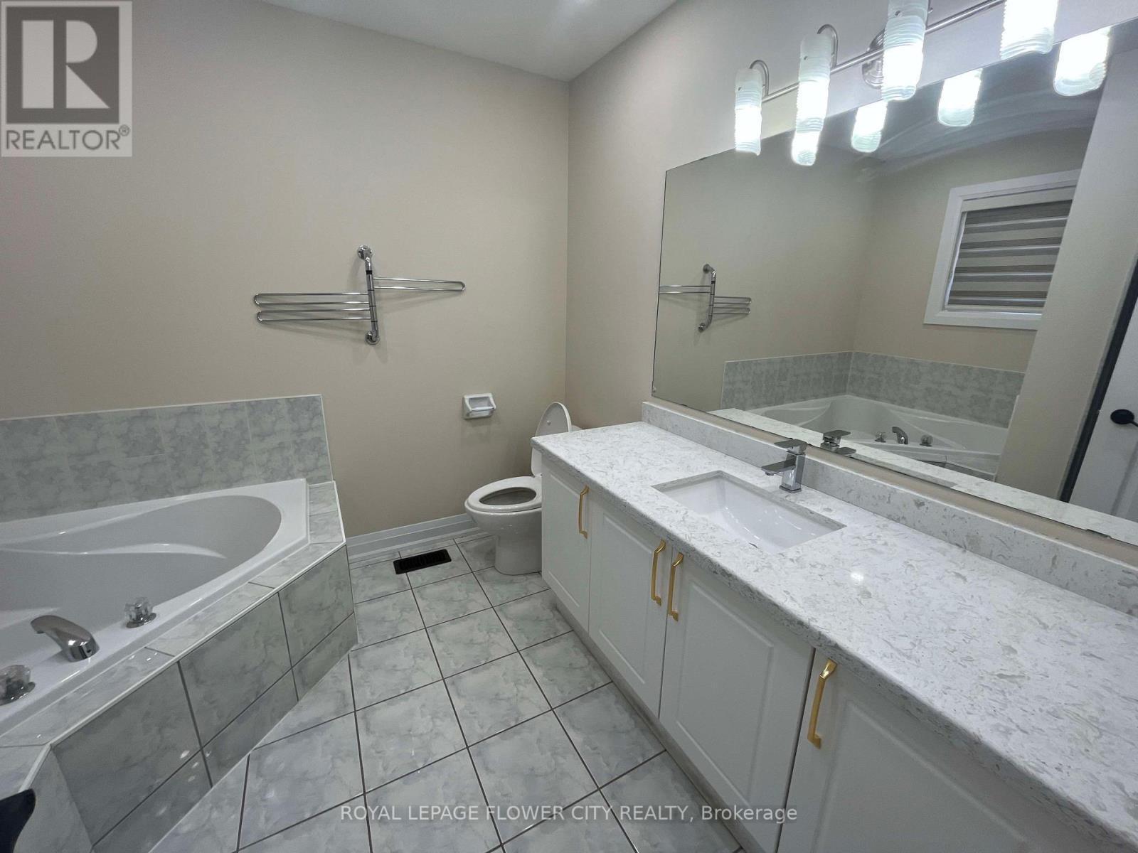 20 Four Seasons Circle, Brampton, ON - Indoor Photo Showing Bathroom