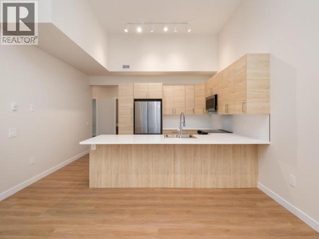 301-202 Lowe Street, Whitehorse, YT - Indoor Photo Showing Kitchen