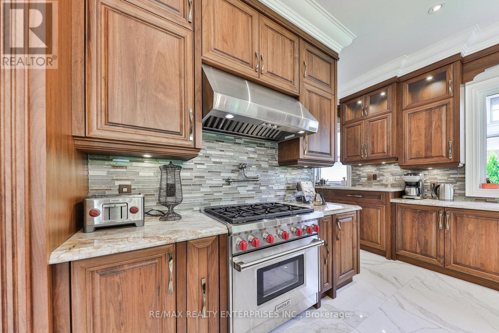 1511 Broadmoor Avenue, Mississauga, ON - Indoor Photo Showing Kitchen