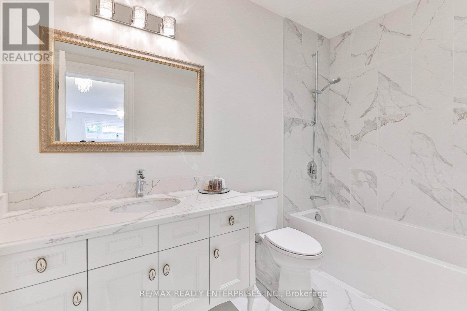 1511 Broadmoor Avenue, Mississauga, ON - Indoor Photo Showing Bathroom