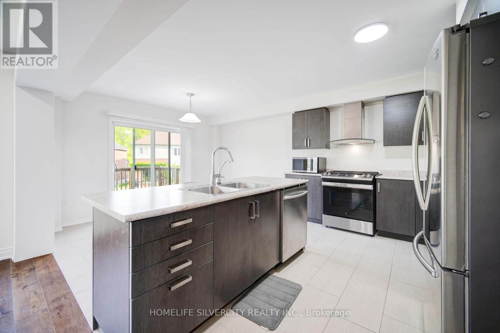 55 Longboat Run W, Brantford, ON - Indoor Photo Showing Kitchen With Stainless Steel Kitchen With Double Sink With Upgraded Kitchen
