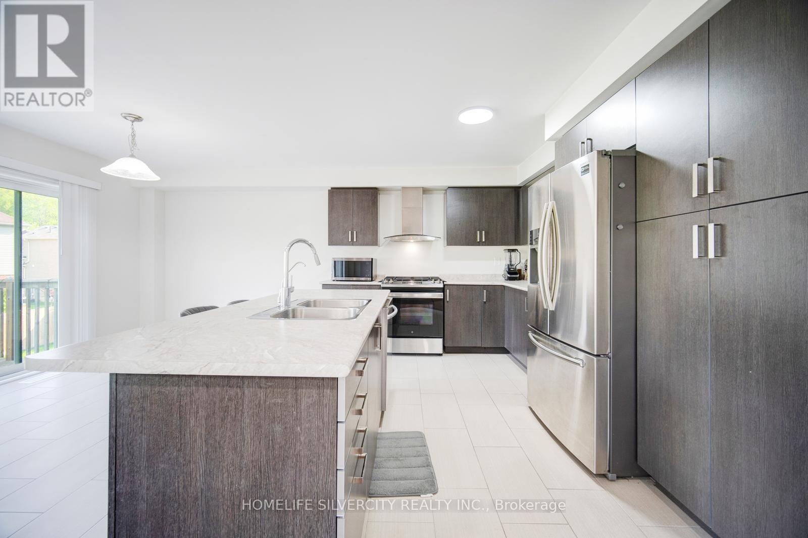 55 Longboat Run W, Brantford, ON - Indoor Photo Showing Kitchen With Stainless Steel Kitchen With Double Sink With Upgraded Kitchen