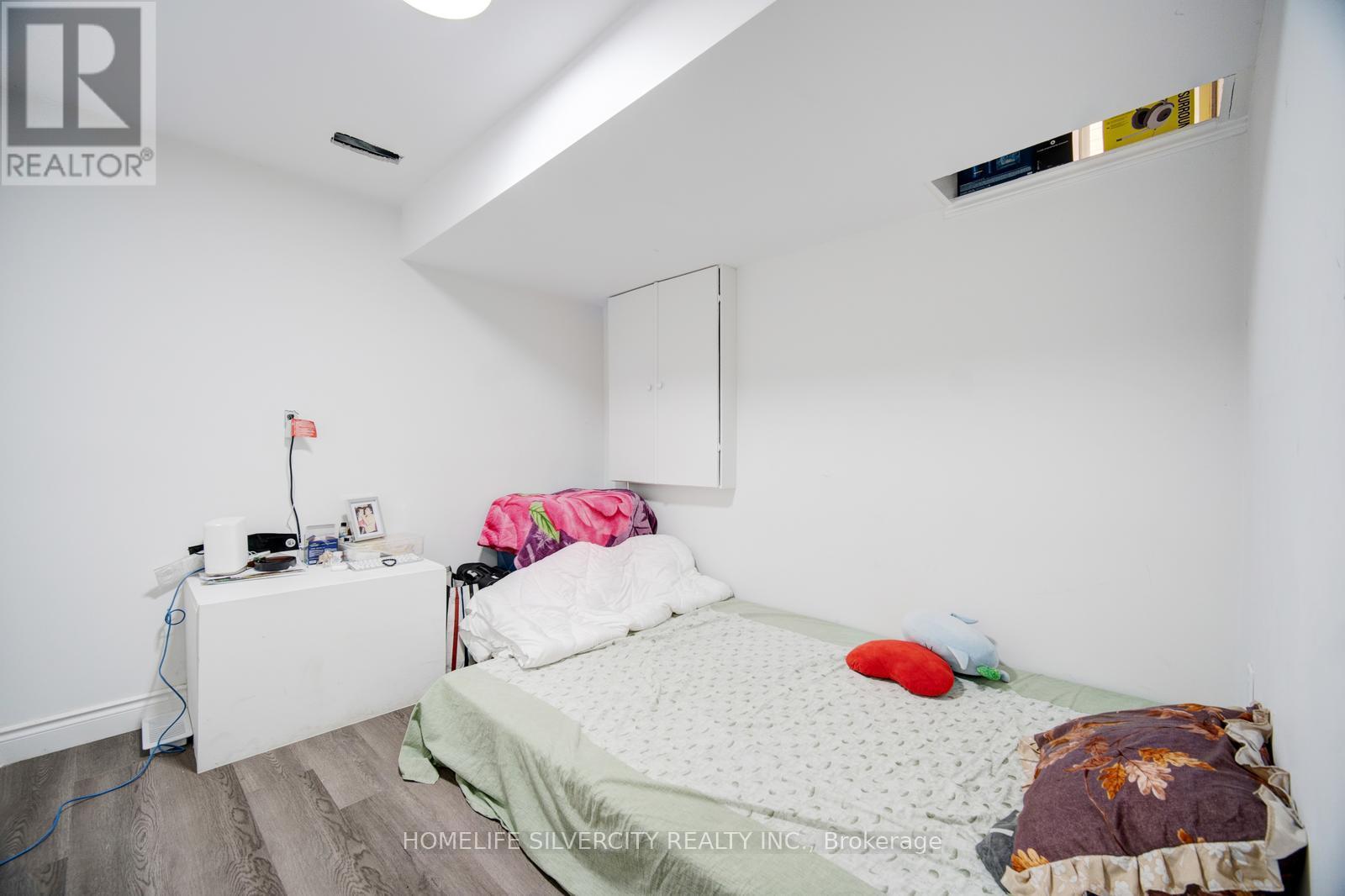 55 Longboat Run W, Brantford, ON - Indoor Photo Showing Bedroom