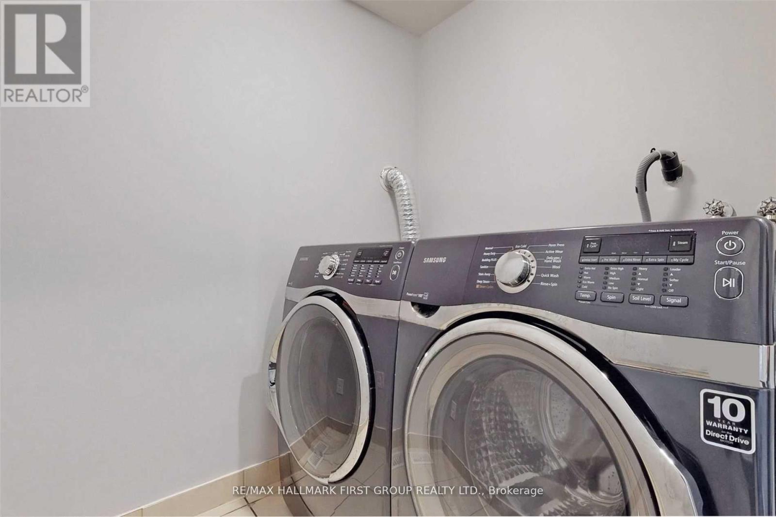 136 Goss Lane, Ajax, ON - Indoor Photo Showing Laundry Room