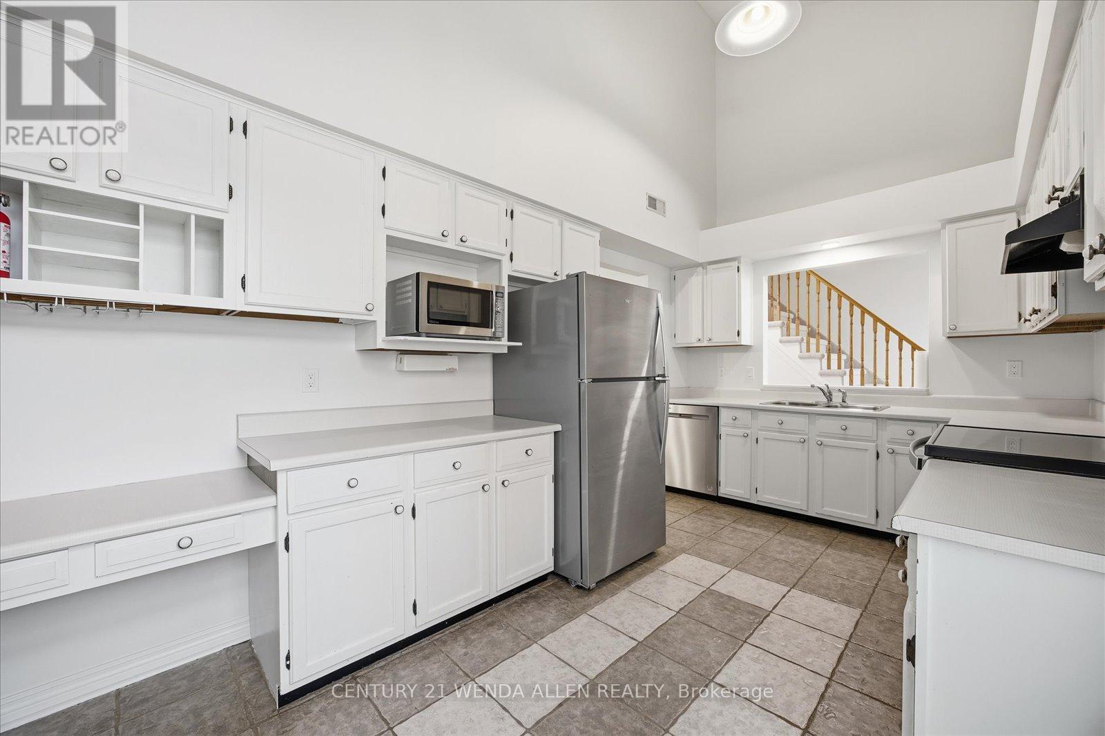 D16 - 1663 Nash Road, Clarington, ON - Indoor Photo Showing Kitchen With Double Sink