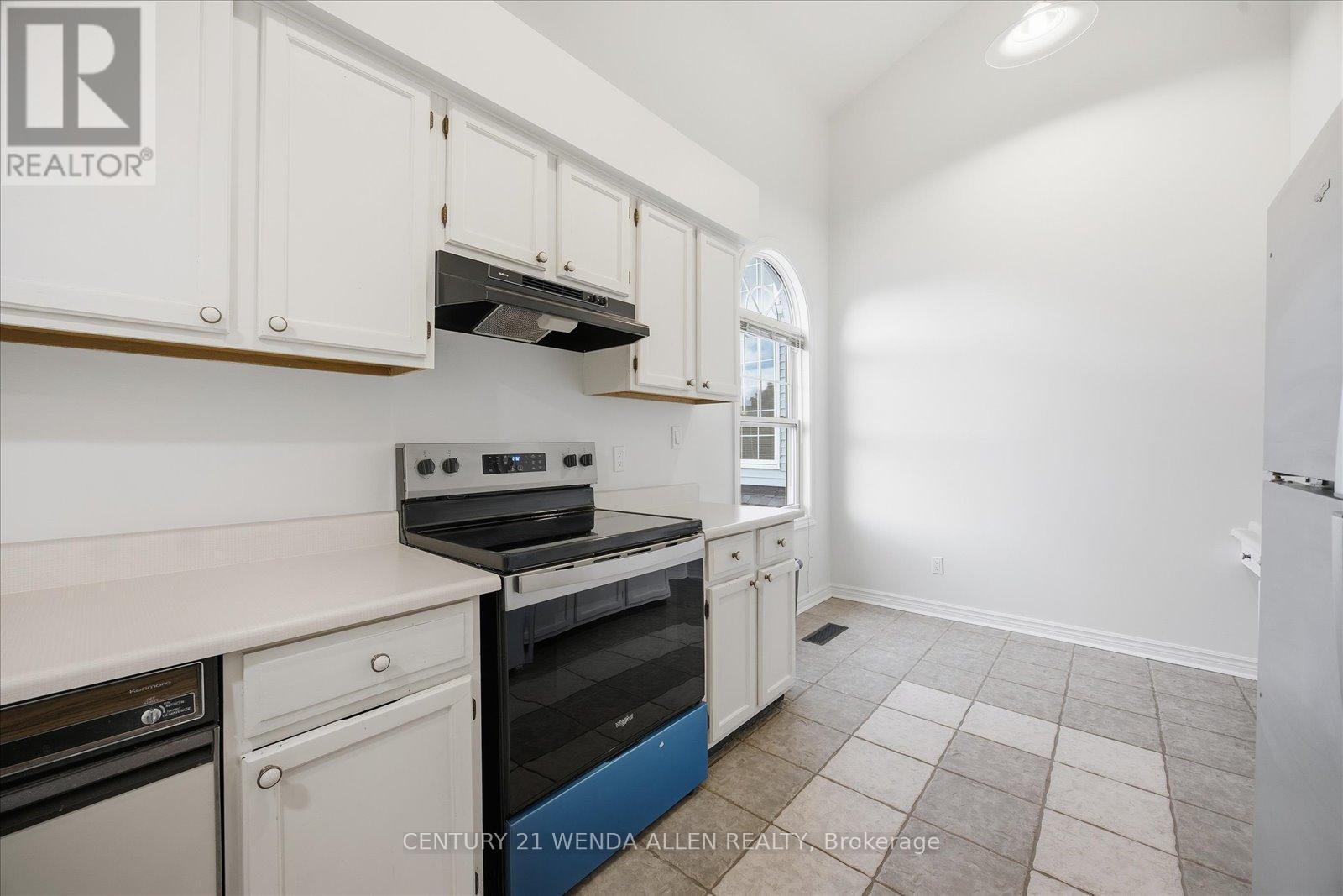 D16 - 1663 Nash Road, Clarington, ON - Indoor Photo Showing Kitchen