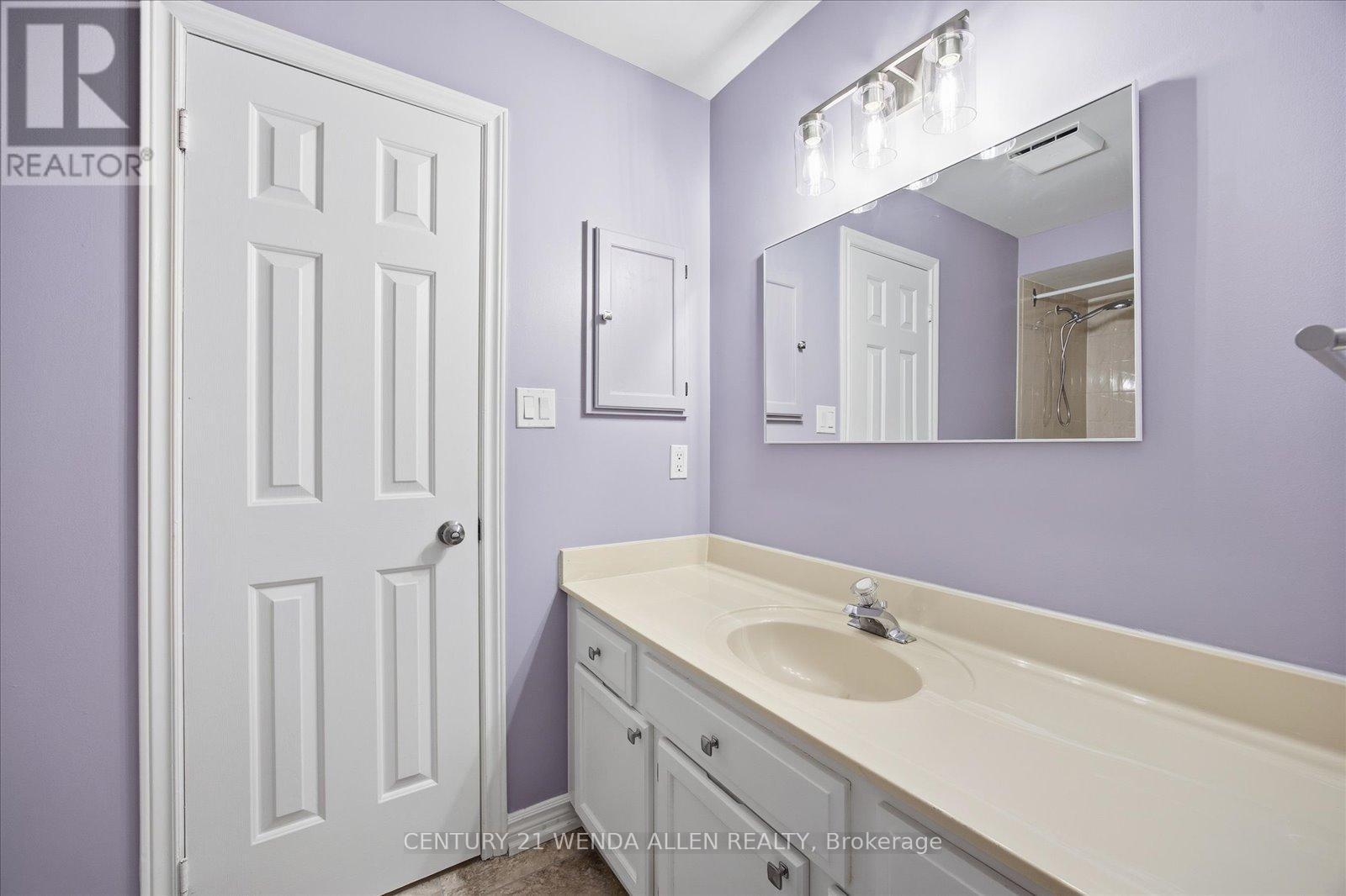 D16 - 1663 Nash Road, Clarington, ON - Indoor Photo Showing Bathroom
