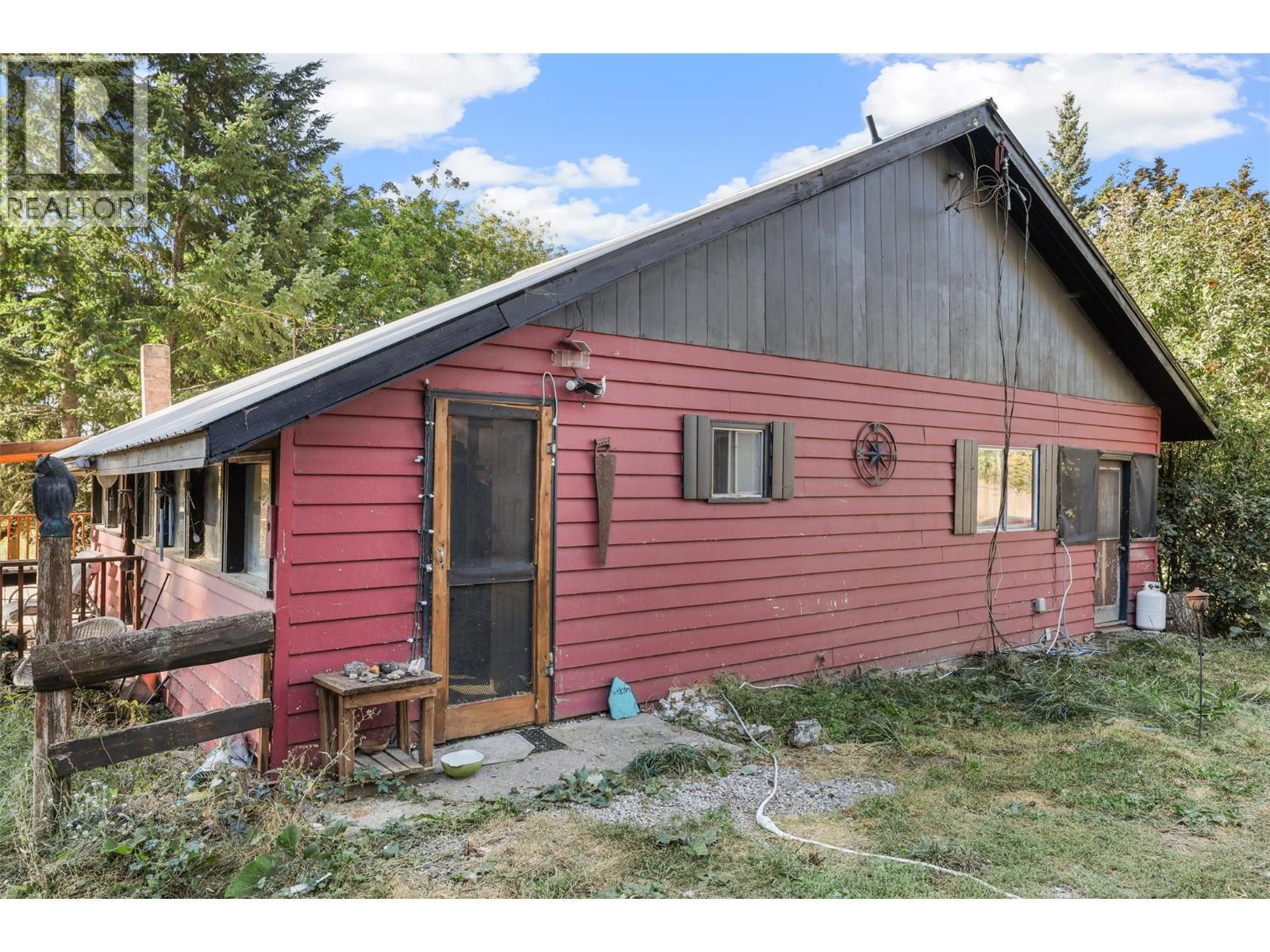 1012 Addison Road, Tappen, BC - Outdoor With Exterior