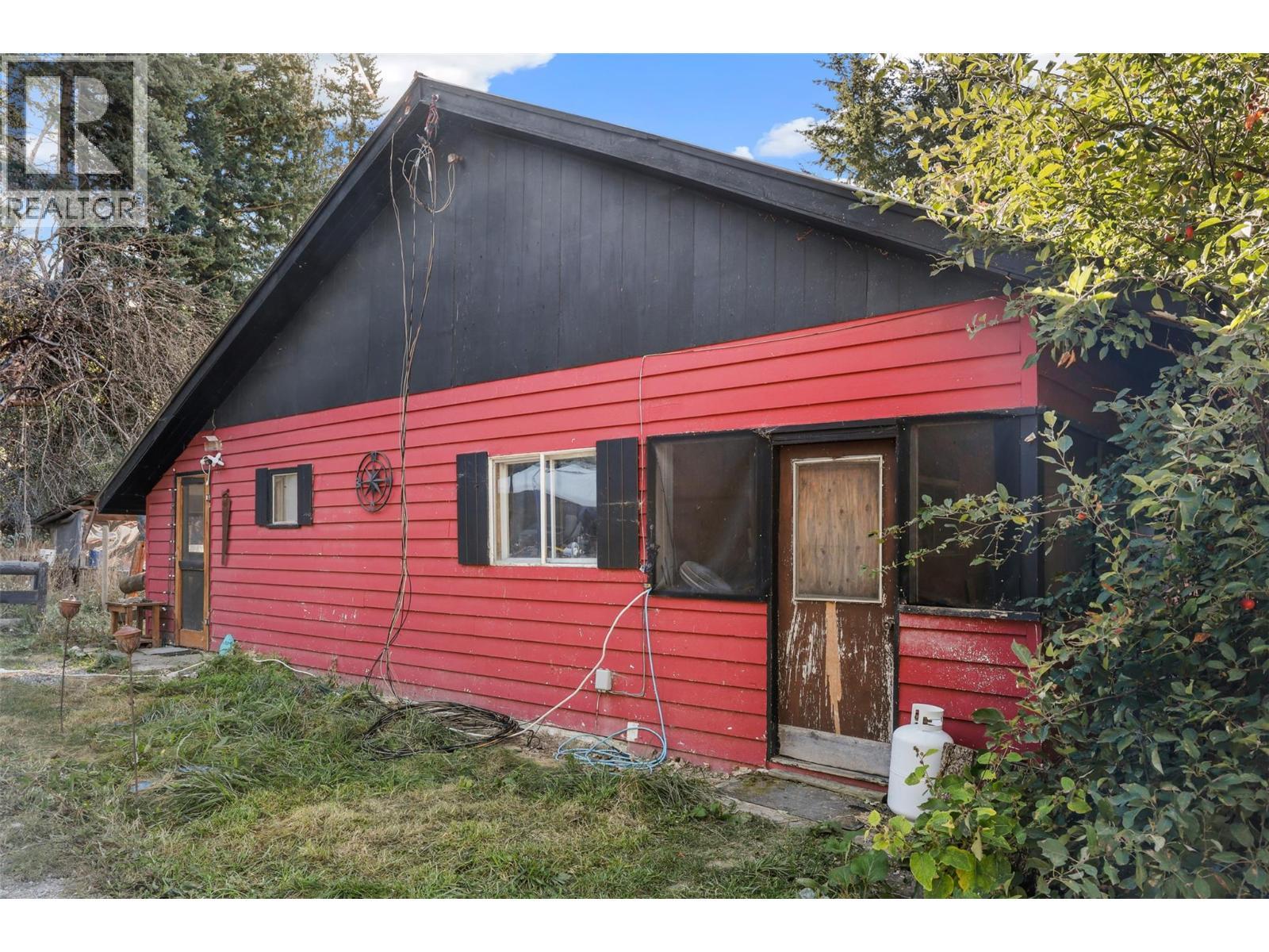 1012 Addison Road, Tappen, BC - Outdoor With Exterior