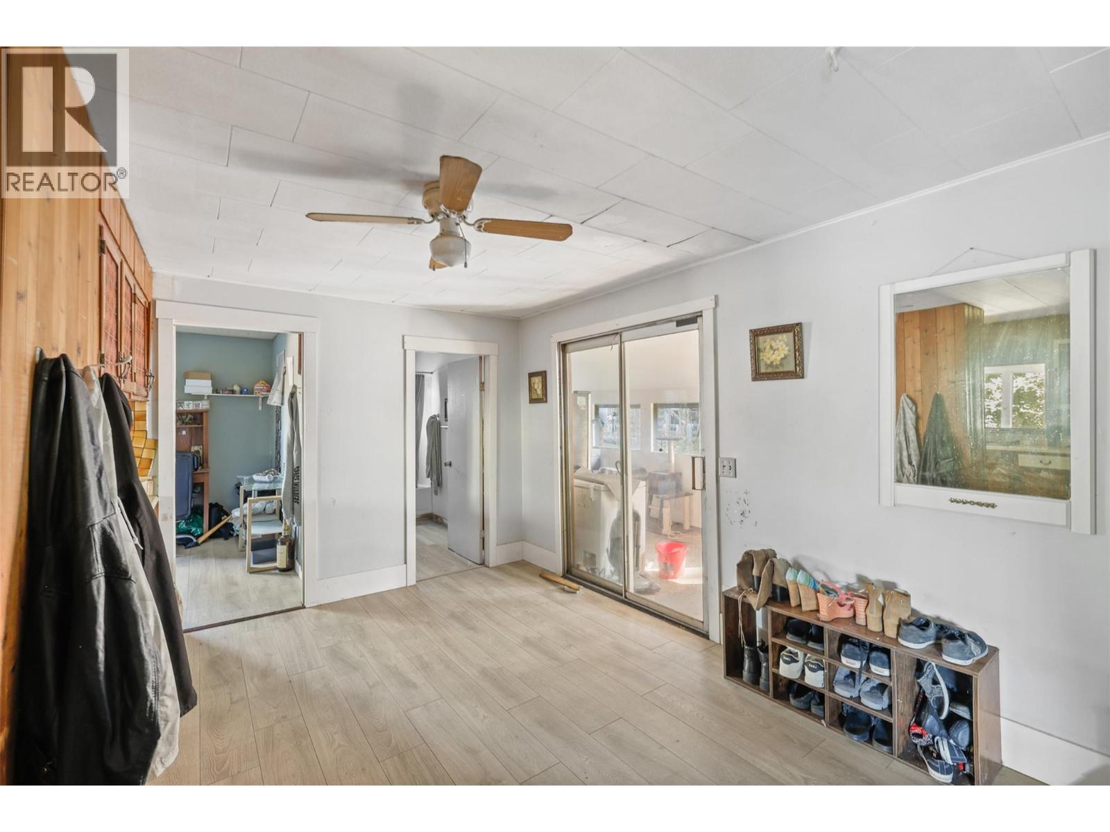 1012 Addison Road, Tappen, BC - Indoor Photo Showing Other Room