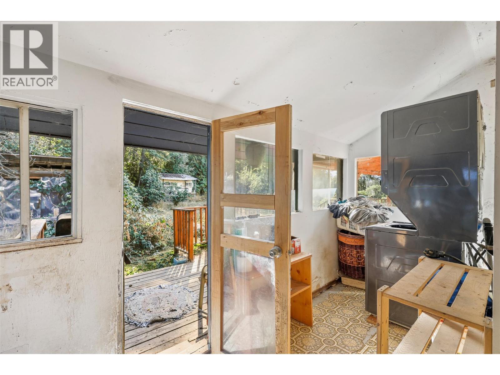 1012 Addison Road, Tappen, BC - Indoor Photo Showing Other Room