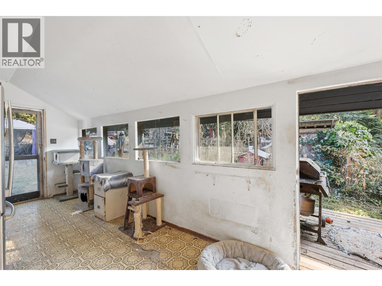 1012 Addison Road, Tappen, BC - Indoor