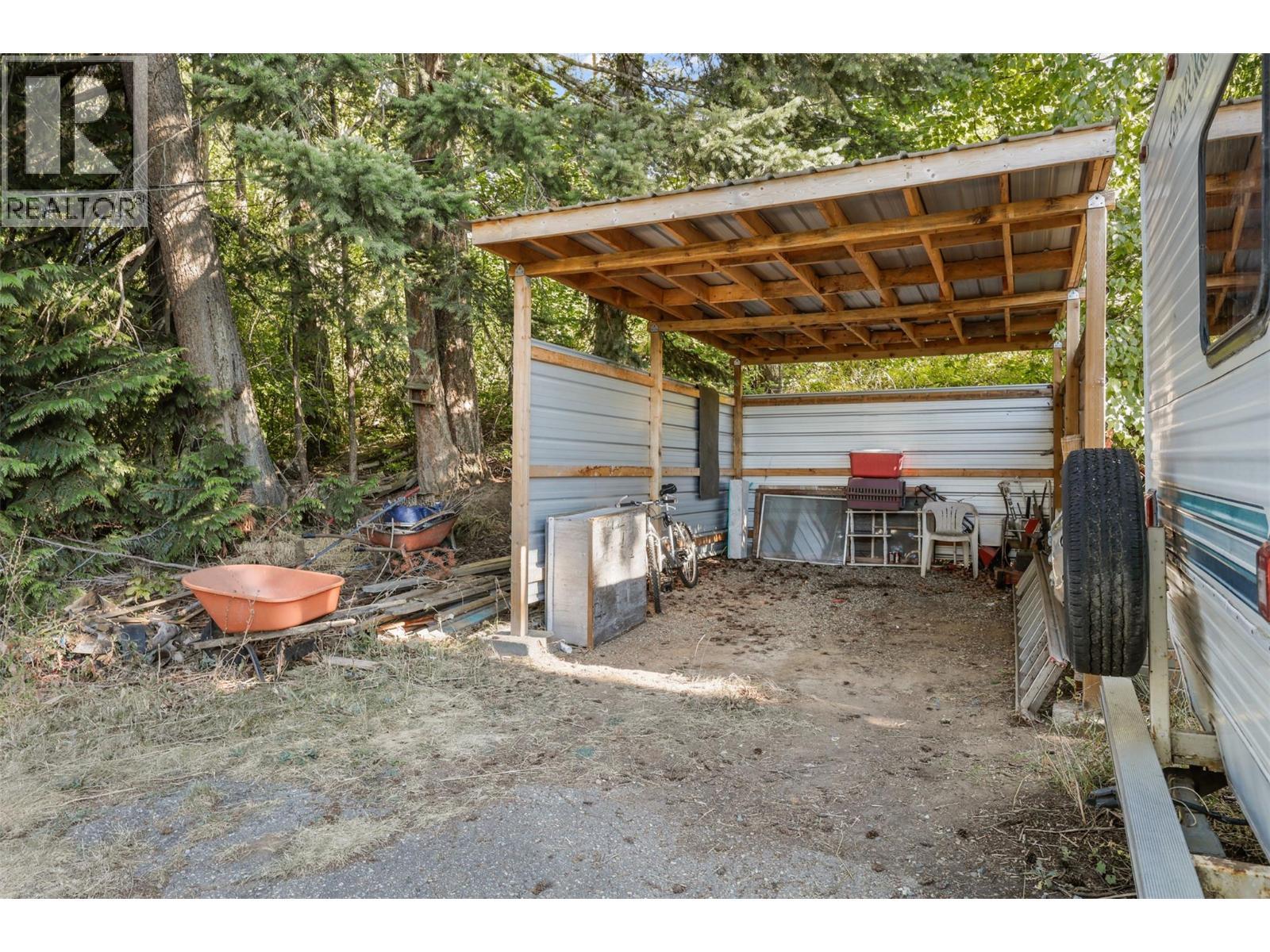 1012 Addison Road, Tappen, BC - Outdoor With Exterior