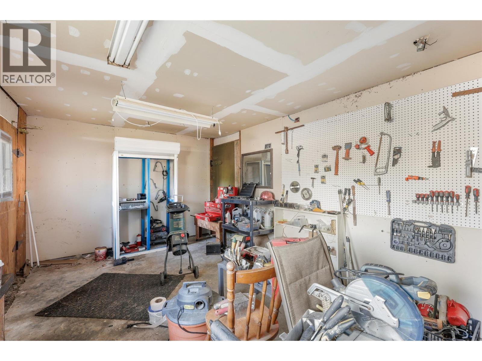 1012 Addison Road, Tappen, BC - Indoor