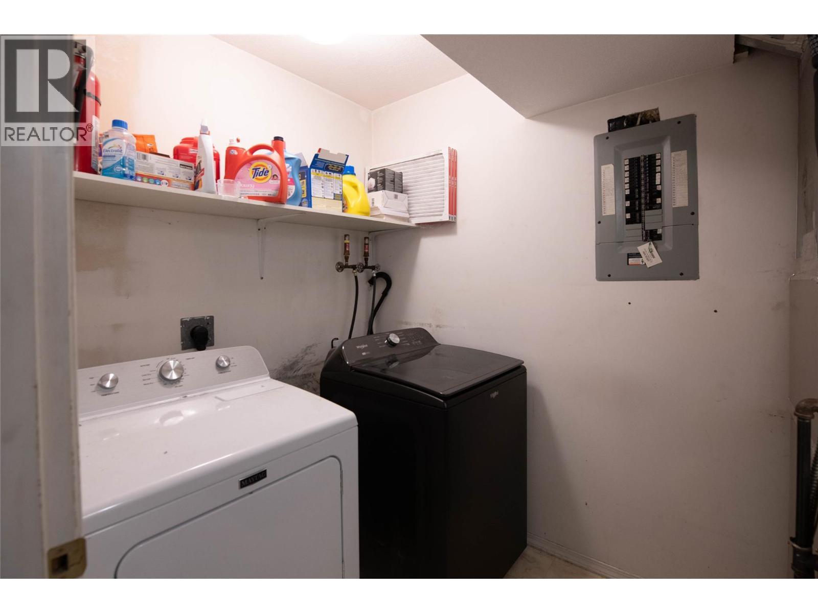 883 Evergreen Place, Kamloops, BC - Indoor Photo Showing Laundry Room