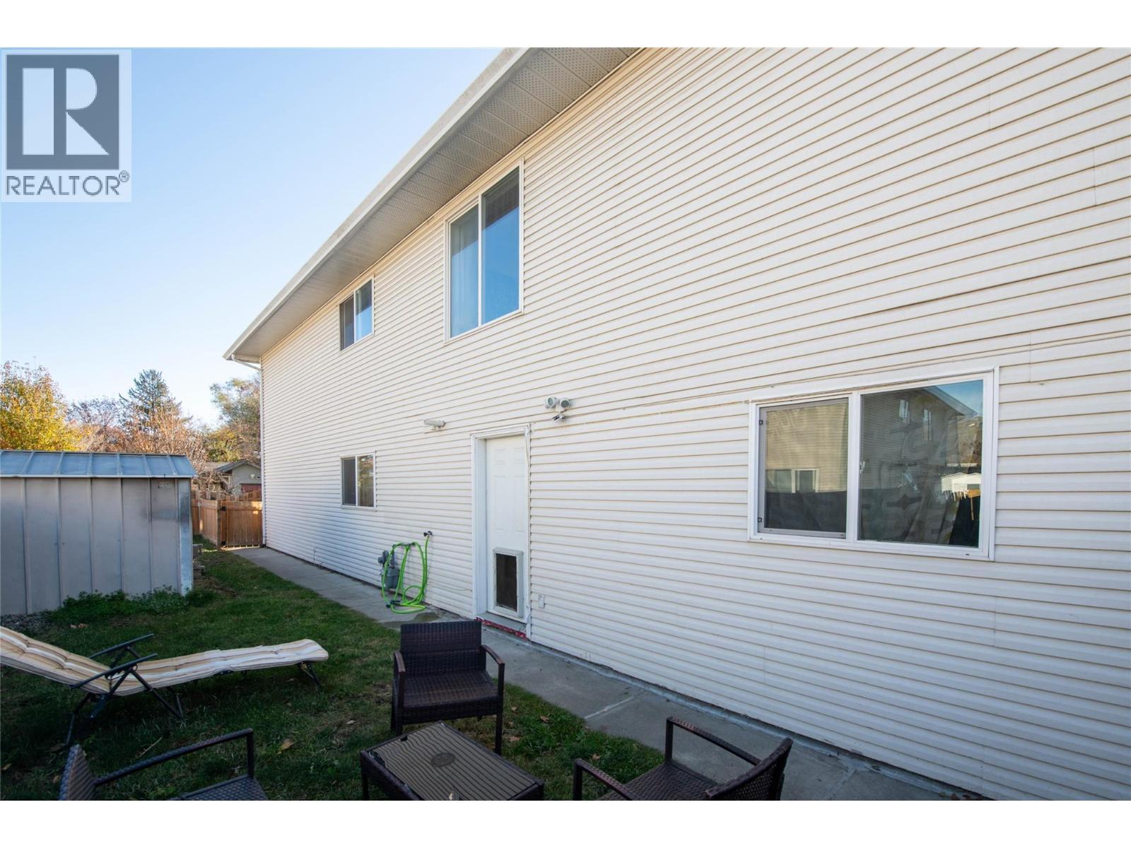 883 Evergreen Place, Kamloops, BC - Outdoor With Exterior