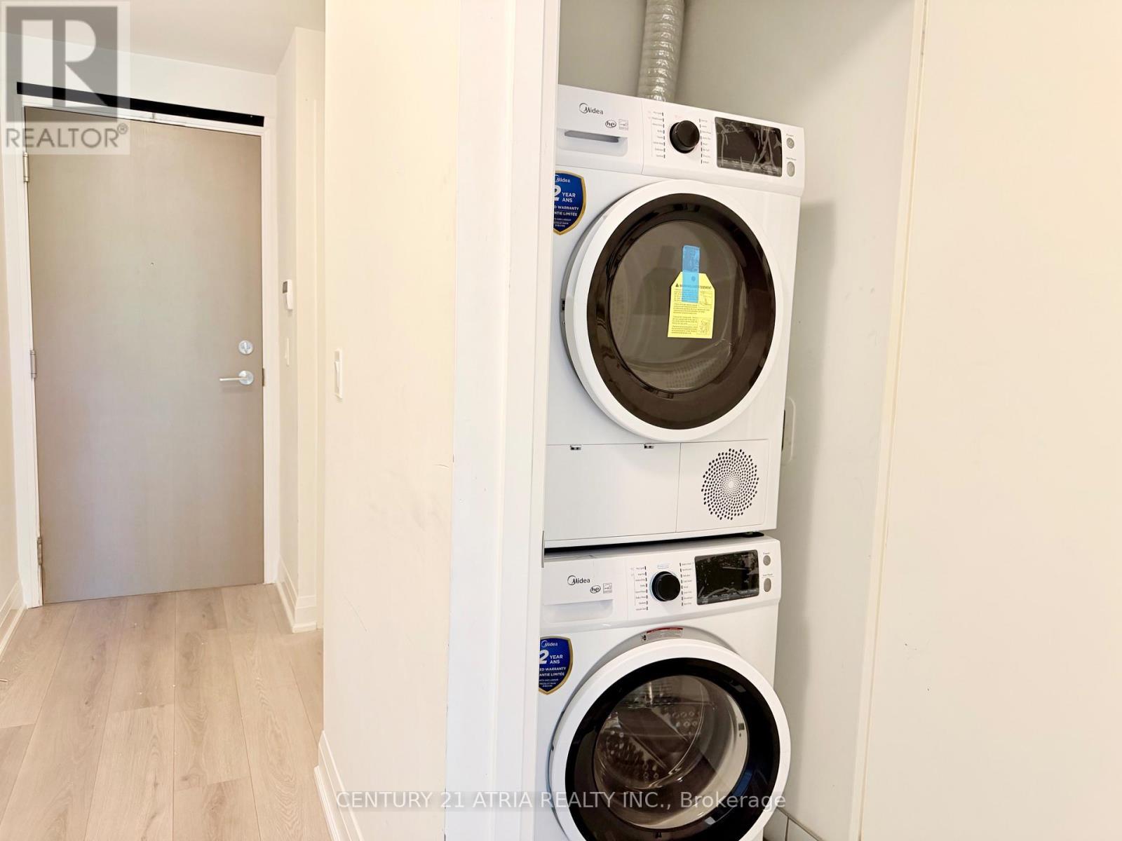 201 - 160 Vanderhoof Avenue, Toronto, ON - Indoor Photo Showing Laundry Room