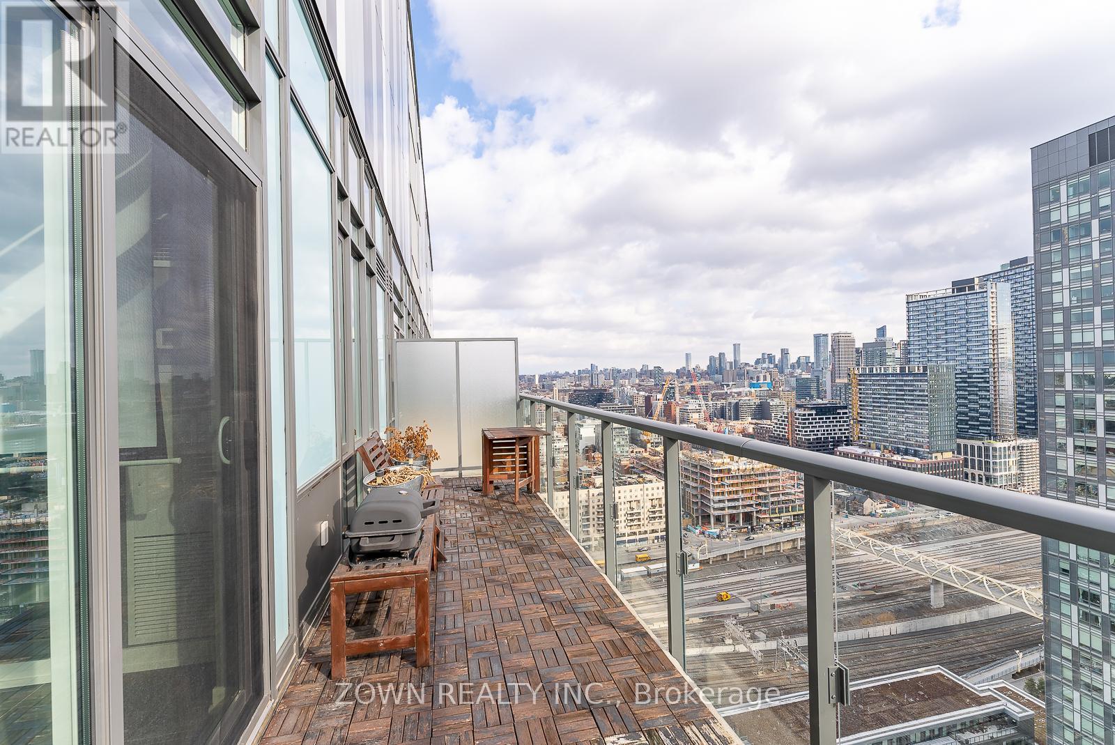 Large Outdoor Terrace - Ph09 - 170 Fort York Boulevard, Toronto, ON