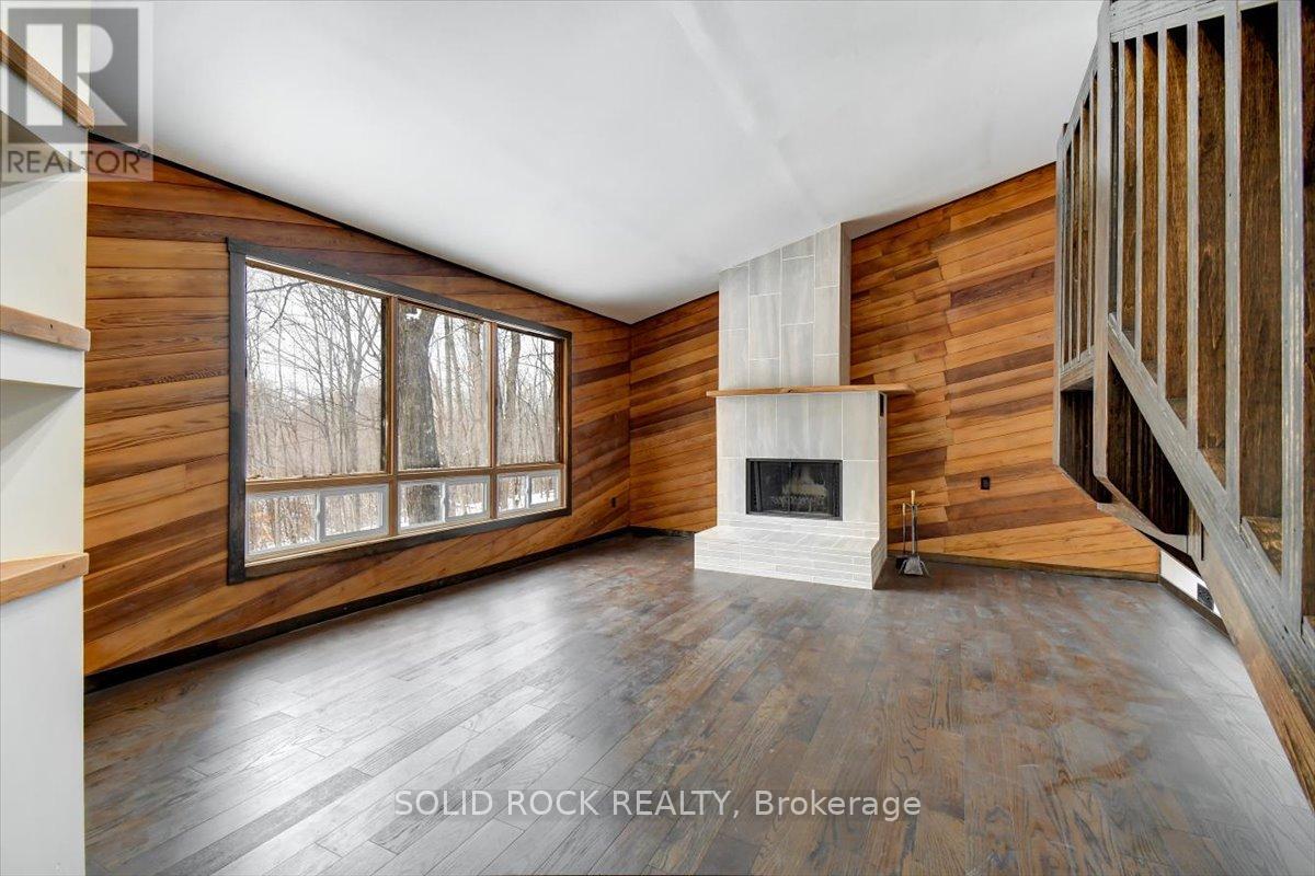 132 Beaver Creek Road, Marmora And Lake (Marmora Ward), ON - Indoor With Fireplace