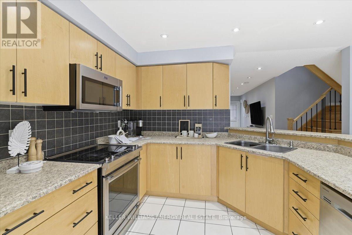 52 Elliottglen Drive, Ajax (Northeast Ajax), ON - Indoor Photo Showing Kitchen With Double Sink With Upgraded Kitchen