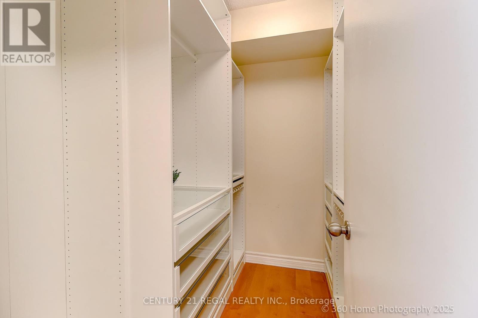 308 - 2267 Lake Shore Boulevard W, Toronto, ON - Indoor