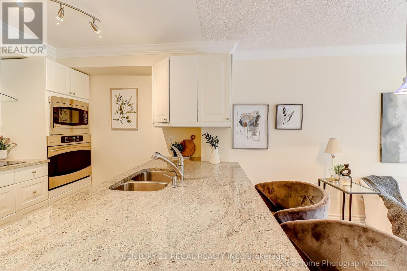 308 - 2267 Lake Shore Boulevard W, Toronto, ON - Indoor Photo Showing Kitchen With Double Sink