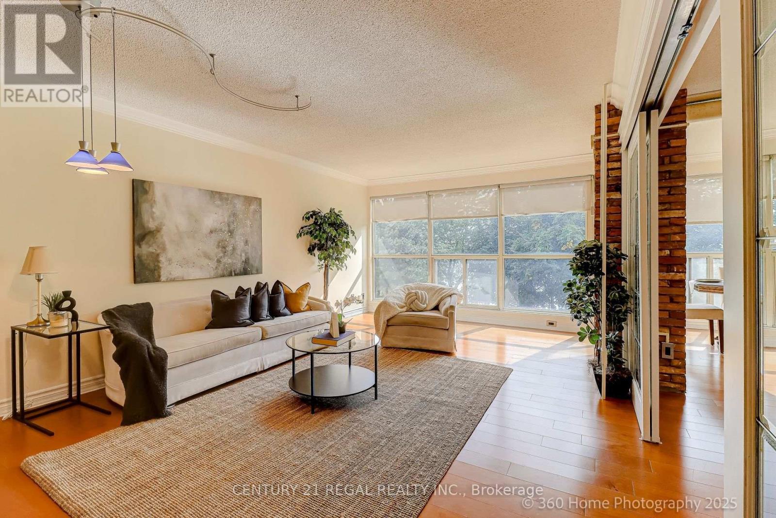 308 - 2267 Lake Shore Boulevard W, Toronto, ON - Indoor Photo Showing Living Room