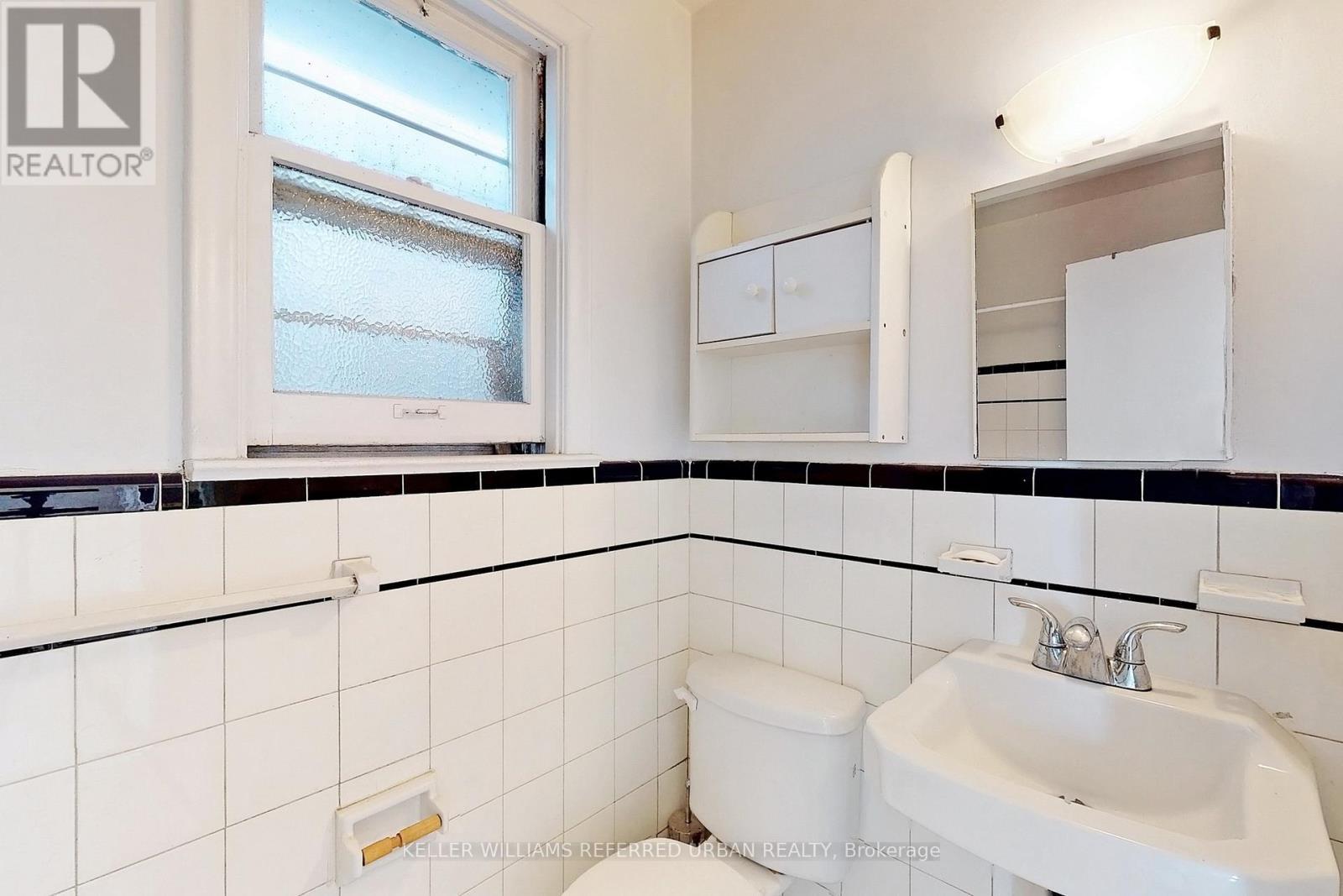 80 Lanark Avenue, Toronto, ON - Indoor Photo Showing Bathroom