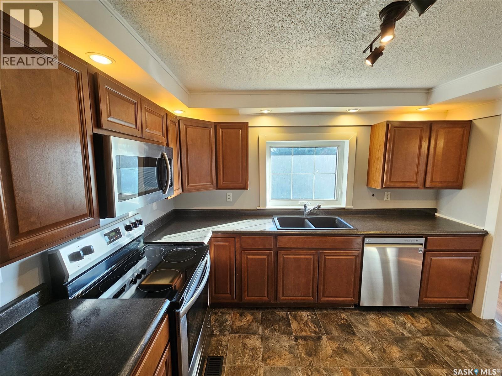 503 Souris Avenue E, Carlyle, SK - Indoor Photo Showing Kitchen With Double Sink