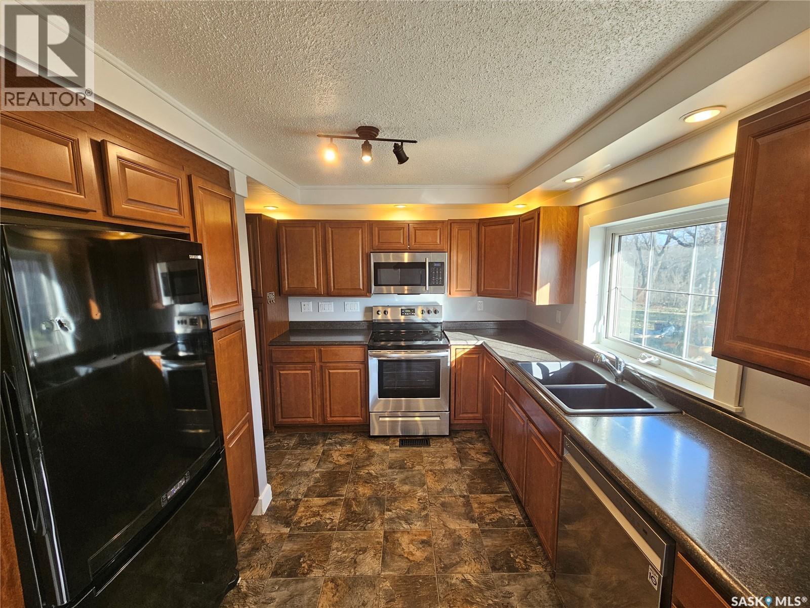 503 Souris Avenue E, Carlyle, SK - Indoor Photo Showing Kitchen With Double Sink