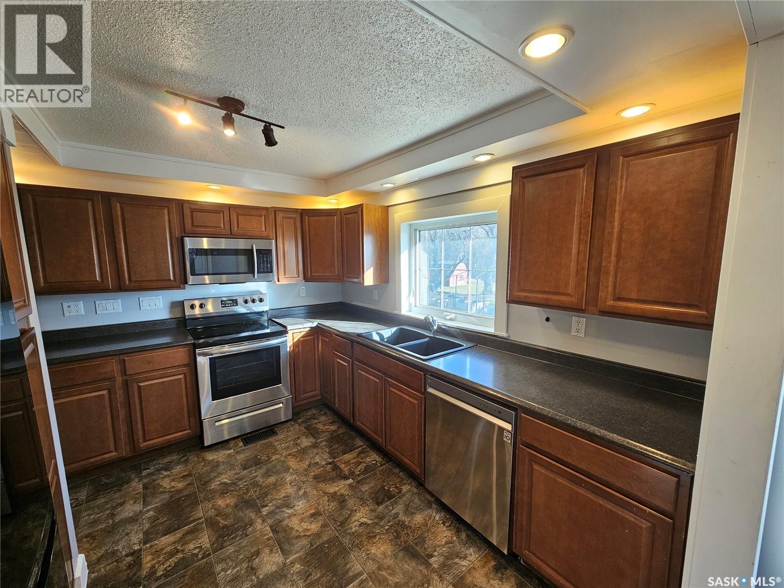 503 Souris Avenue E, Carlyle, SK - Indoor Photo Showing Kitchen With Double Sink