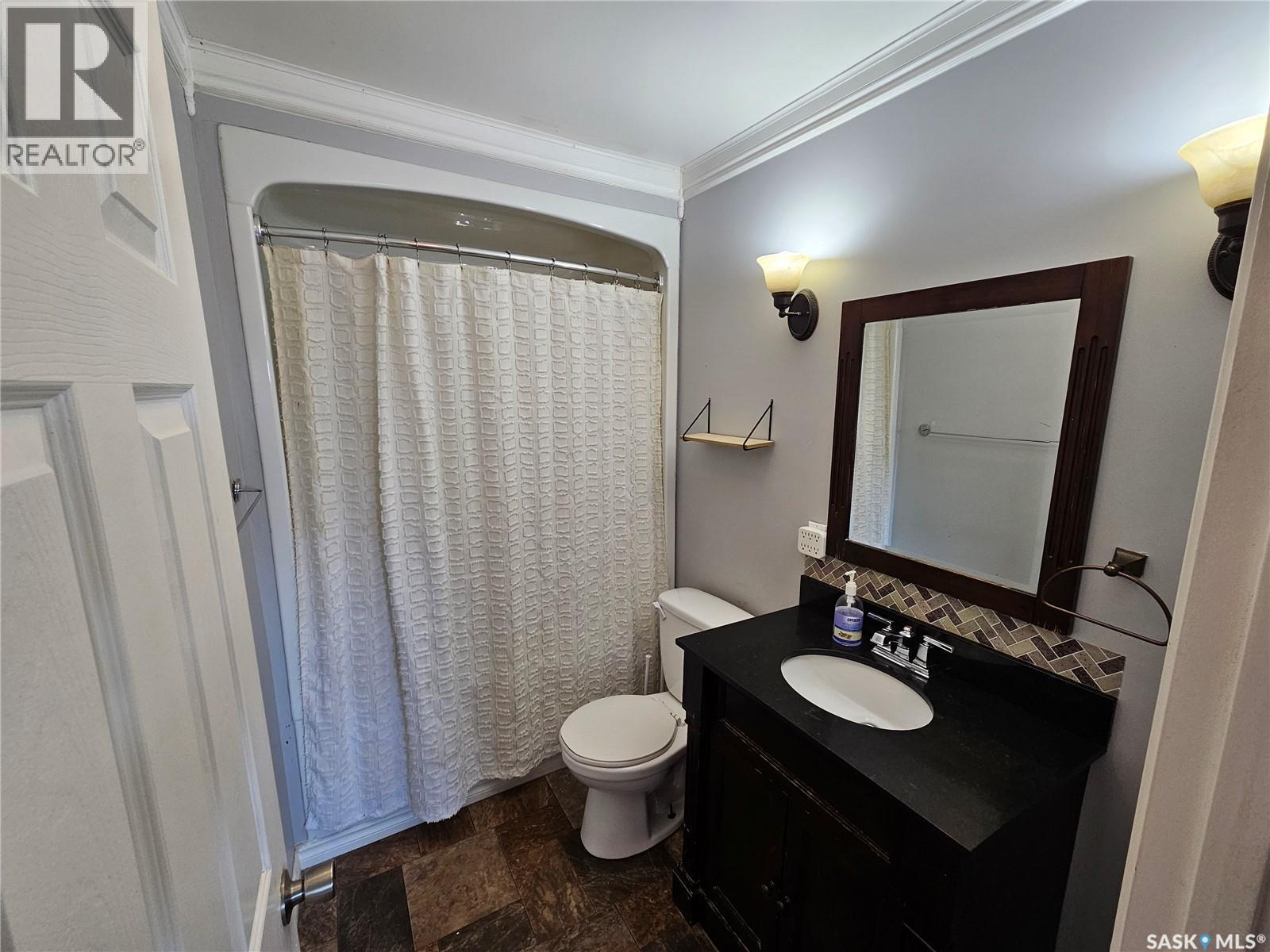 503 Souris Avenue E, Carlyle, SK - Indoor Photo Showing Bathroom
