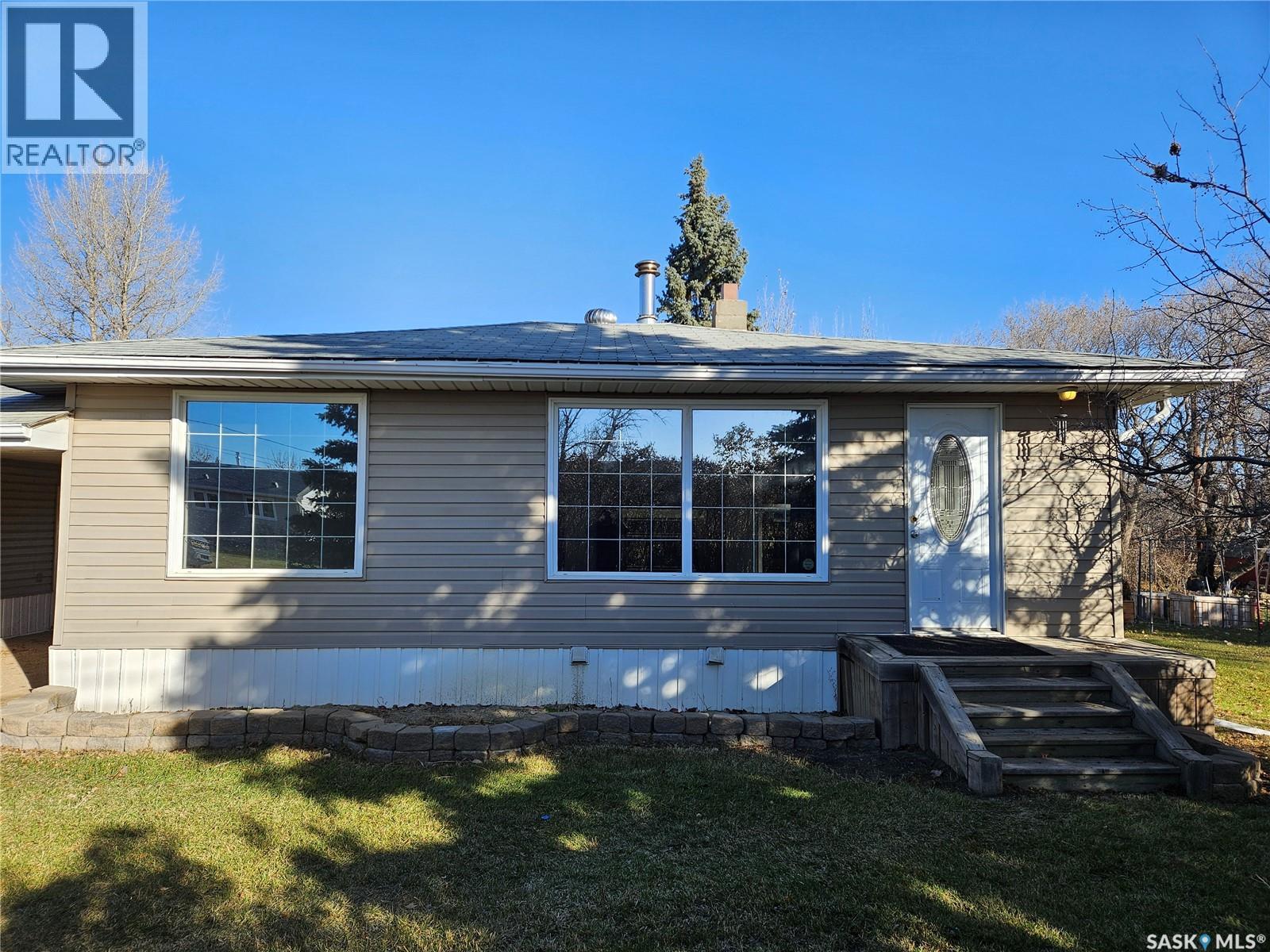 503 Souris Avenue E, Carlyle, SK - Outdoor