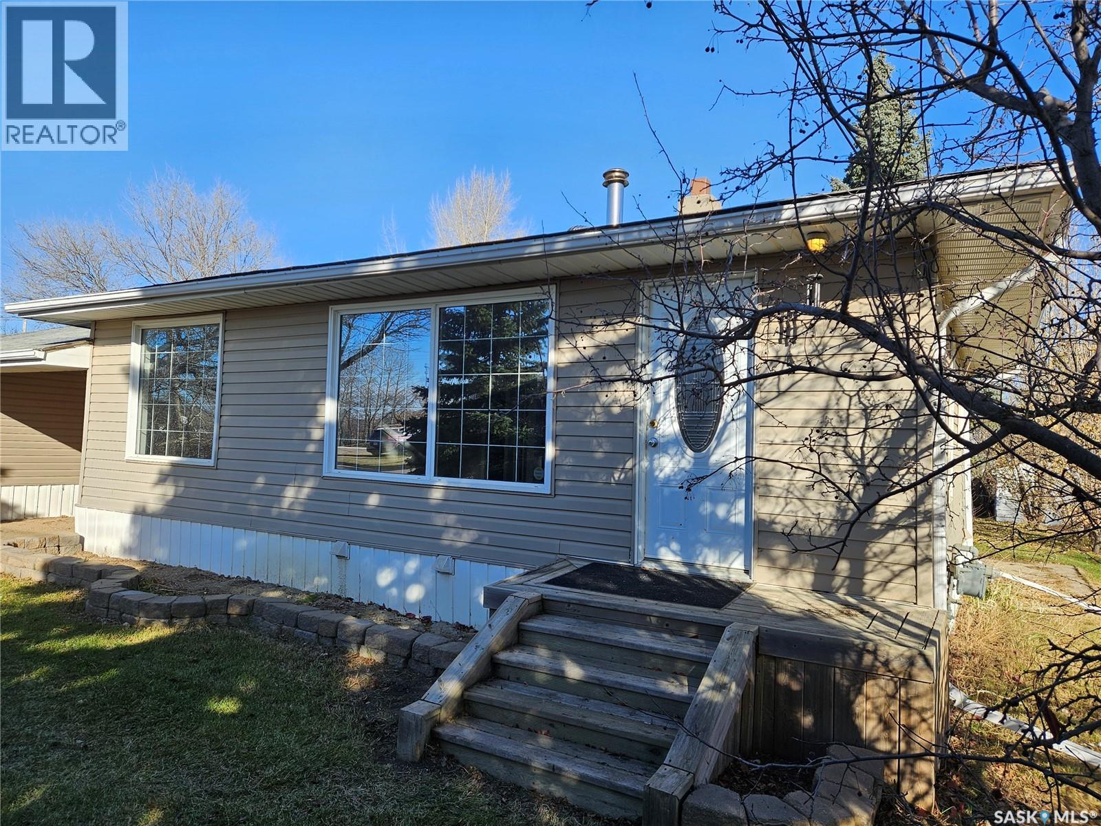 503 Souris Avenue E, Carlyle, SK - Outdoor