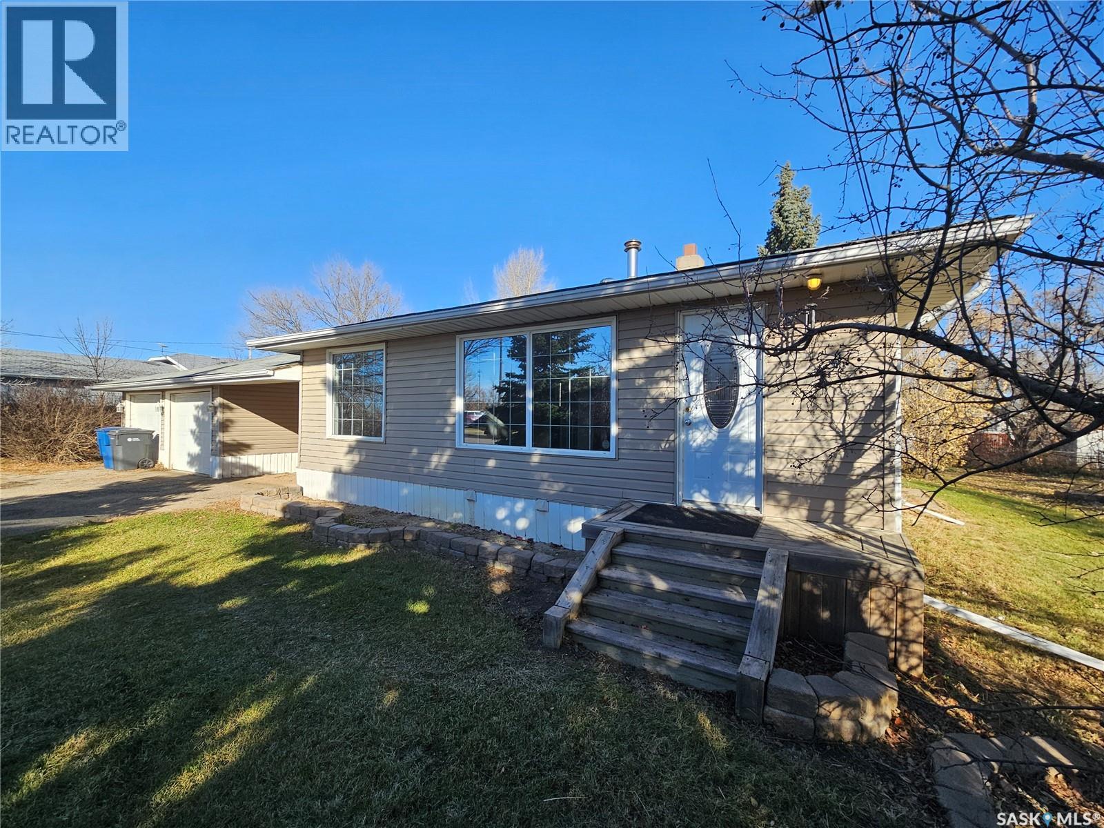 503 Souris Avenue E, Carlyle, SK - Outdoor