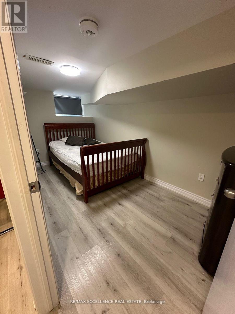 Bsmt - 25 Barnesdale Avenue S, Hamilton, ON - Indoor Photo Showing Bedroom
