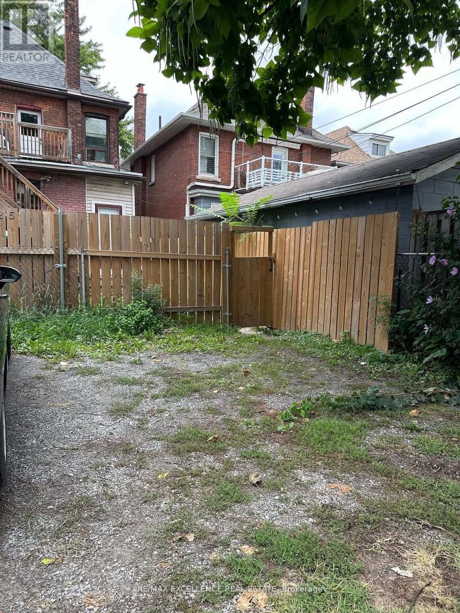 Bsmt - 25 Barnesdale Avenue S, Hamilton, ON - Outdoor