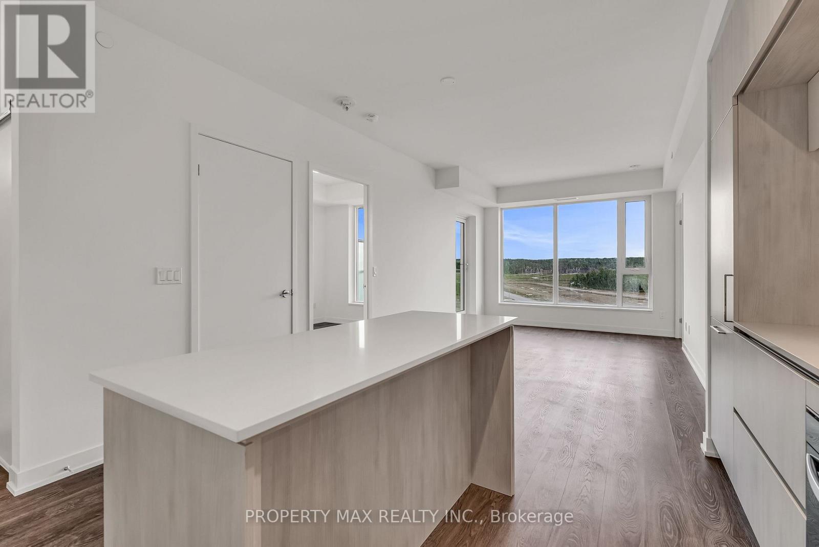 728 - 2 David Eyer Road, Richmond Hill, ON - Indoor Photo Showing Other Room