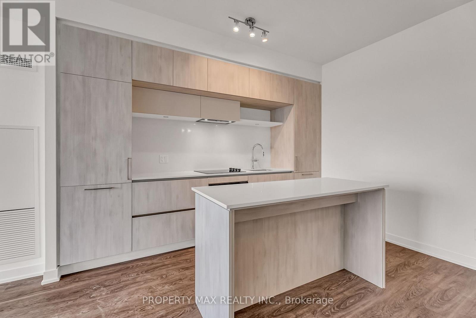 728 - 2 David Eyer Road, Richmond Hill, ON - Indoor Photo Showing Other Room