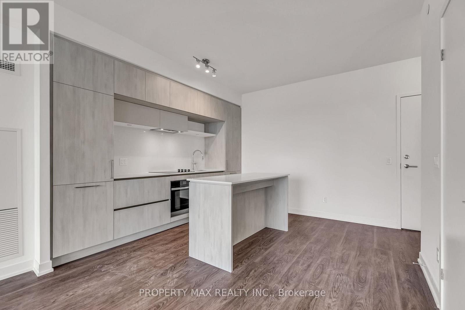 728 - 2 David Eyer Road, Richmond Hill, ON - Indoor Photo Showing Other Room