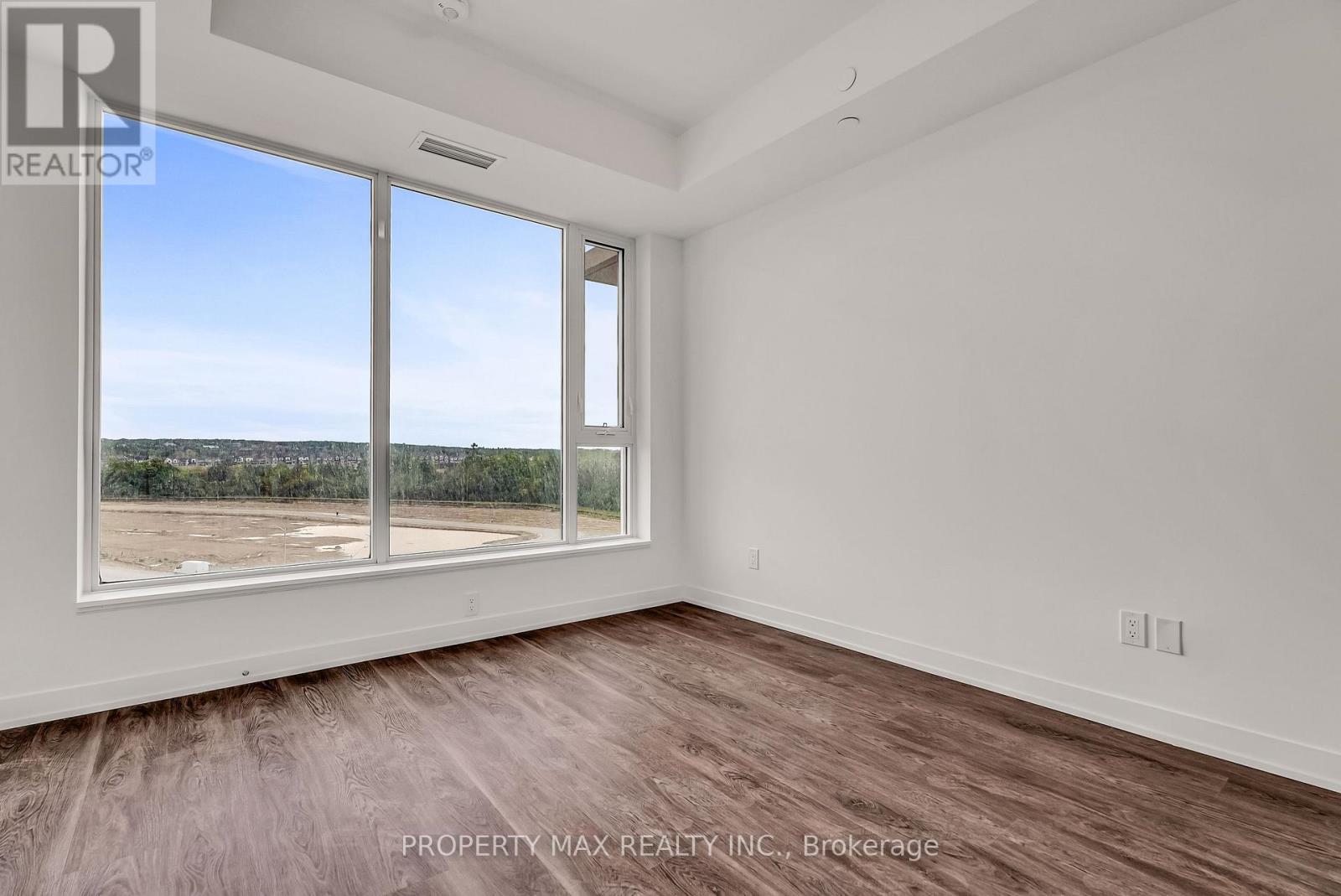 728 - 2 David Eyer Road, Richmond Hill, ON - Indoor Photo Showing Other Room