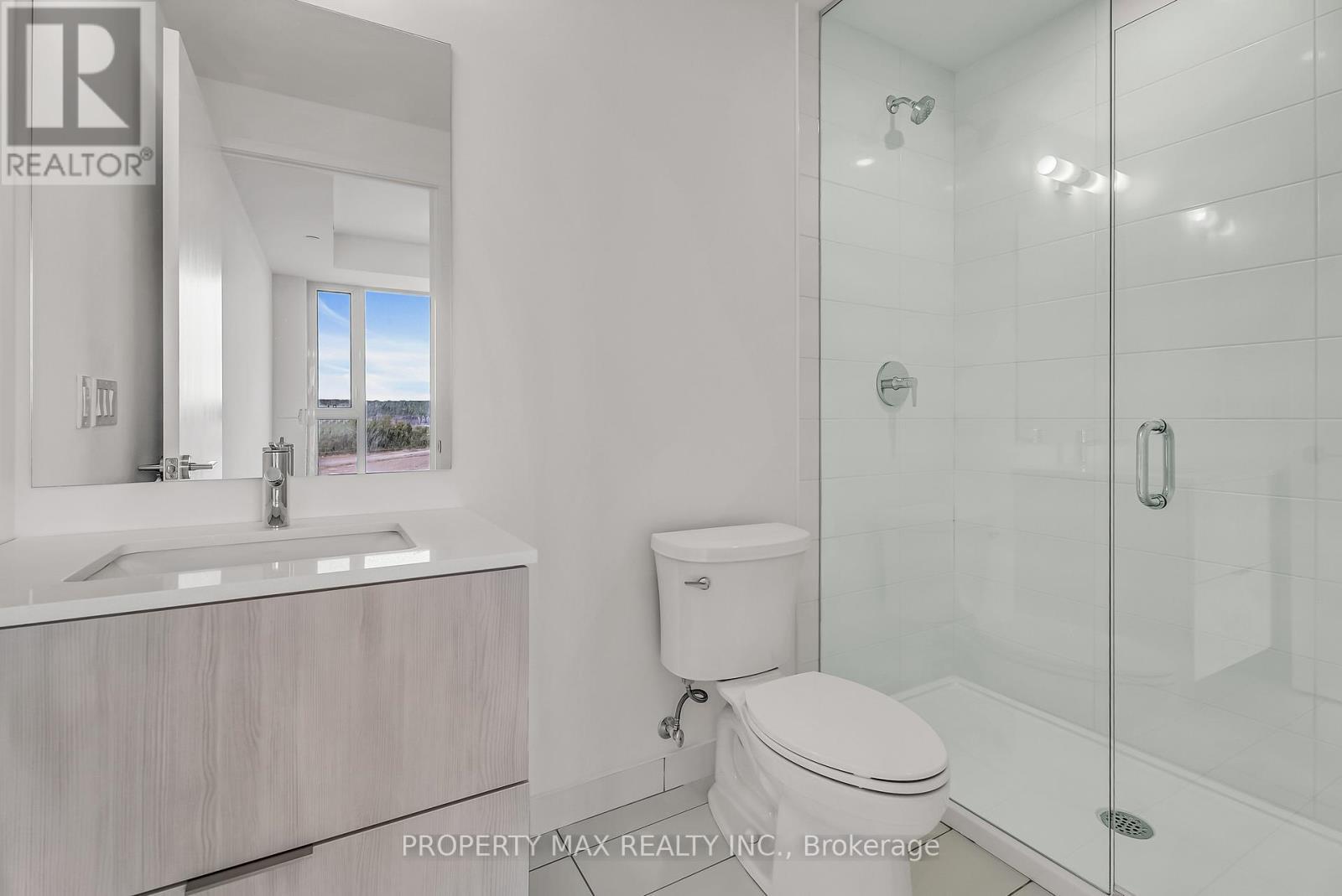 728 - 2 David Eyer Road, Richmond Hill, ON - Indoor Photo Showing Bathroom