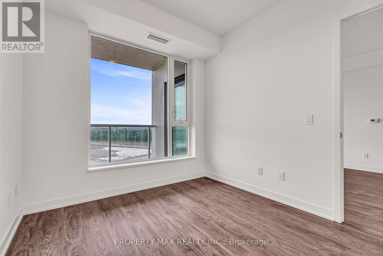 728 - 2 David Eyer Road, Richmond Hill, ON - Indoor Photo Showing Other Room