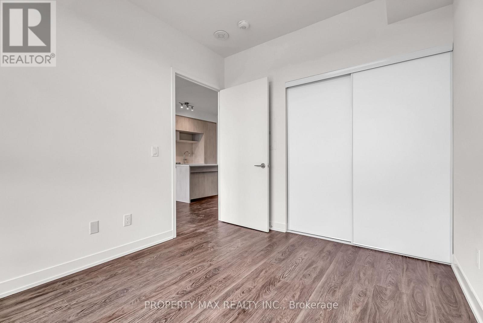 728 - 2 David Eyer Road, Richmond Hill, ON - Indoor Photo Showing Other Room