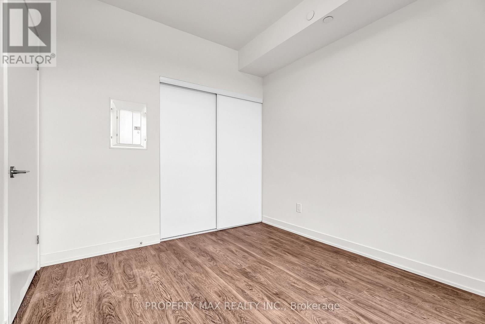 728 - 2 David Eyer Road, Richmond Hill, ON - Indoor Photo Showing Other Room