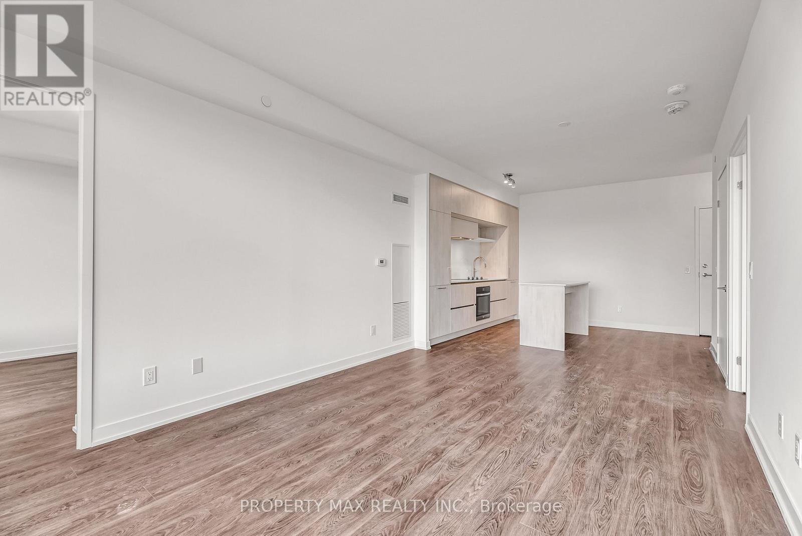 728 - 2 David Eyer Road, Richmond Hill, ON - Indoor Photo Showing Other Room