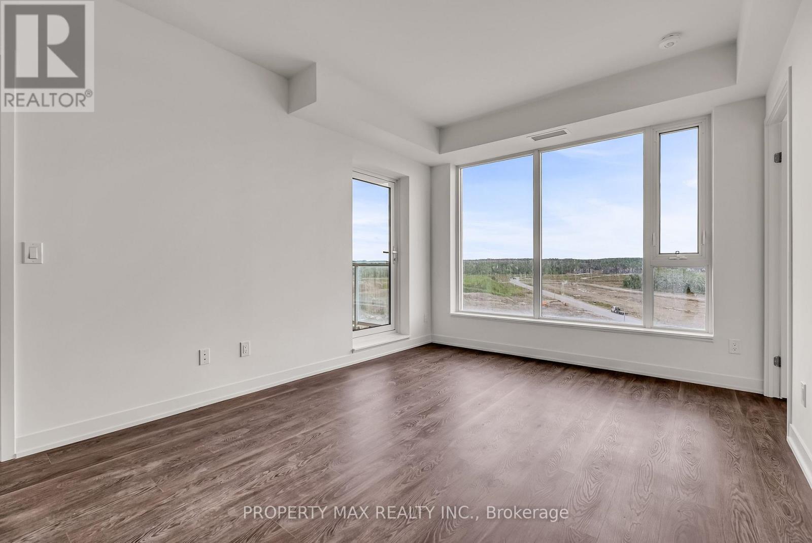 728 - 2 David Eyer Road, Richmond Hill, ON - Indoor Photo Showing Other Room